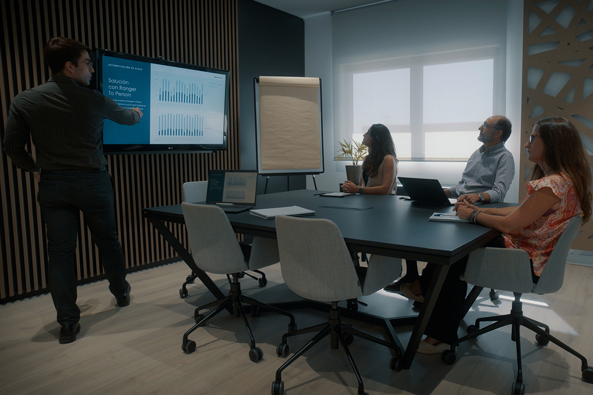 Los nuevos perfiles del talento logístico: cómo evoluciona el equipo humano ante la digitalización y la automatización