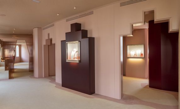 Así se prepara una exposición de lujo